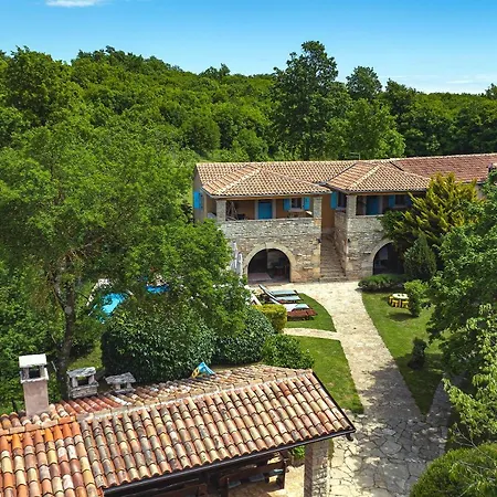 Casa Karnevali 펜션 Žminj